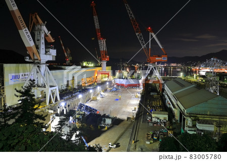 【広島県】歴史の見える丘から見た戦艦大和 建造ドックの夜景 83005780