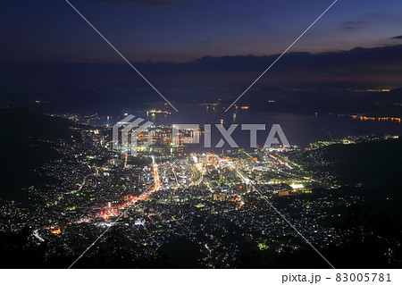 【広島県】灰ヶ峰展望台から見た呉の夜景 83005781