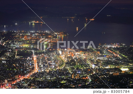 【広島県】灰ヶ峰展望台から見た呉の夜景 83005784