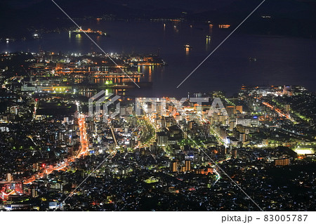 【広島県】灰ヶ峰展望台から見た呉の夜景 【広島県】灰ヶ峰展望台から見た呉の夜景 83005787
