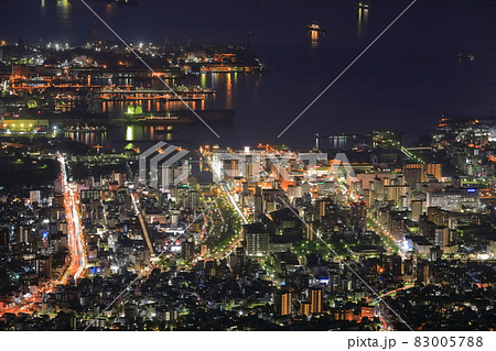【広島県】灰ヶ峰展望台から見た呉の夜景 83005788