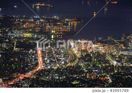 【広島県】灰ヶ峰展望台から見た呉の夜景 83005789