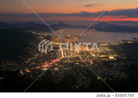 【広島県】灰ヶ峰展望台から見た呉の夜景 【広島県】灰ヶ峰展望台から見た呉の夜景 83005795