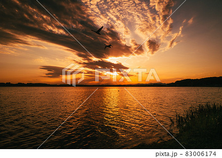 茨城涸沼の夕焼けと筑波山 茨城涸沼の夕焼けと筑波山 83006174