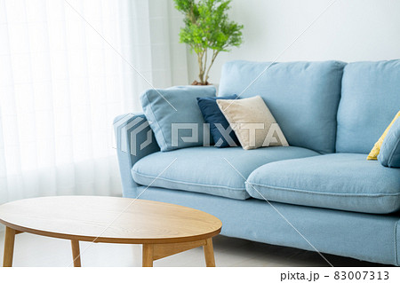 日差しがさしこむ明るいリビング 日差しがさしこむ明るいリビング 83007313