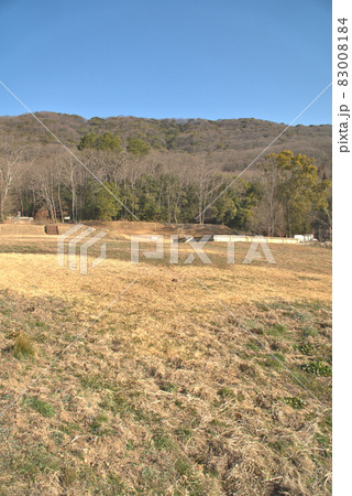 国指定史跡 賞田廃寺跡と青空 岡山県岡山市中区 国指定史跡 賞田廃寺跡と青空 岡山県岡山市中区 83008184