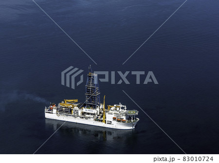 地球深部探査船ちきゅうを空撮 地球深部探査船ちきゅうを空撮 83010724