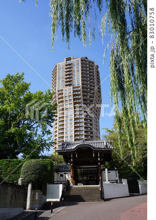 10月 港区1042善福寺勅使門と元麻布ヒルズフォレストタワー・元麻布一丁目 10月 港区1042善福寺勅使門と元麻布ヒルズフォレストタワー・元麻布一丁目 83010758