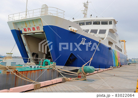 清水港で車両積載中の駿河湾フェリー 清水港で車両積載中の駿河湾フェリー 83022064