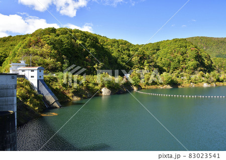 秋の北海道函館市の新中野ダムの風景を撮影 秋の北海道函館市の新中野ダムの風景を撮影 83023541