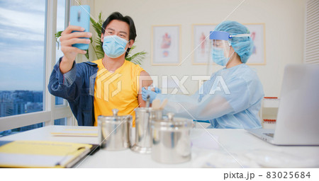 man takes selfie when vaccination 83025684