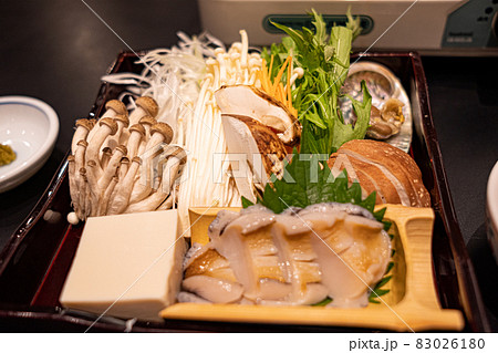 和食、鍋物、アワビと松茸の鍋料理 和食、鍋物、アワビと松茸の鍋料理 83026180