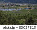 田舎を走る2両だけの電車 83027815