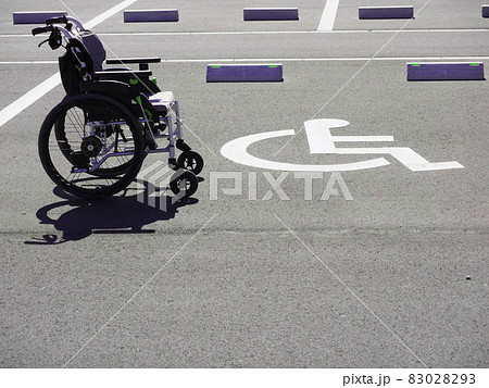 車イス 駐車スペース 車イス 駐車スペース 83028293