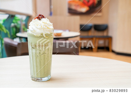 matcha green tea latte blended with whipped cream and red bean 83029893