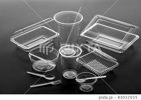 透明なコップや容器のプラスチック製品 透明なコップや容器のプラスチック製品 83032035