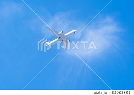 飛行機　青空　上空 83033301