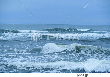大きめの波 大きめの波 83033596