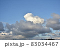 青空 雲 積乱雲 高い雲と低い雲 青空 雲 積乱雲 高い雲と低い雲 83034467