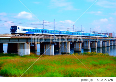 相模川を渡るJR東日本の特急「踊り子」E257系 83035320