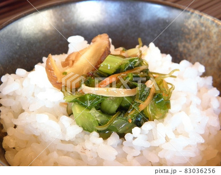 ご飯に野沢菜昆布 83036256
