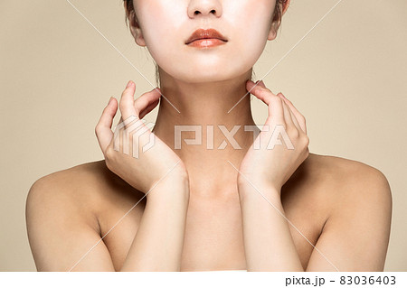 首のスキンケア 83036403