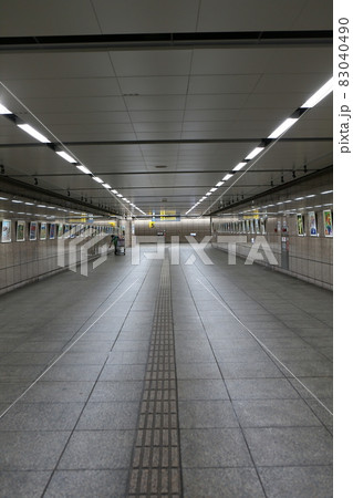 駅 ステーション 立つ 83040490