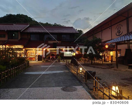 神楽門前湯治村夕暮れの風景 神楽門前湯治村夕暮れの風景 83040606
