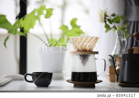 Black coffee cup and coffee drip pot Black coffee cup and coffee drip pot 83041317