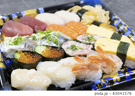美味しい握り寿司盛合わせ 美味しい握り寿司盛合わせ 83041576