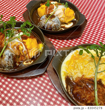 洋食レストランでハンバーグオムライス 洋食レストランでハンバーグオムライス 83045278