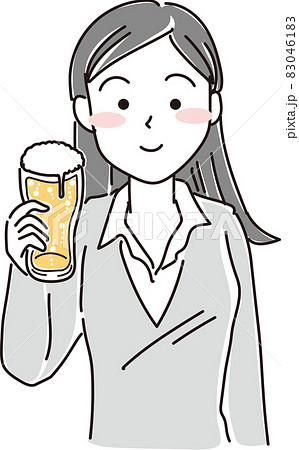 グラスビールを持った若いOL風女性 83046183