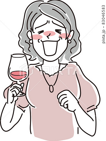 ワイン飲んでプハァな妙齢女性 83046583
