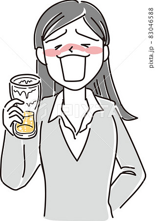 グラスビール飲んでプハァな若いOL風女性 83046588