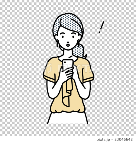 立ってスマートフォンを操作して何かに気づいて驚いたオフィスカジュアルの女性 83046648