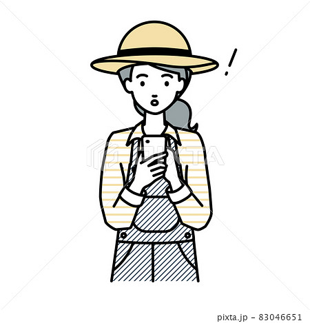 立ってスマートフォンを操作して何かに気づいて驚いた農家の女性 83046651