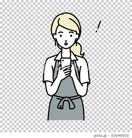 立ってスマートフォンを操作して何かに気づいて驚いたカフェ店員の女性 83046658