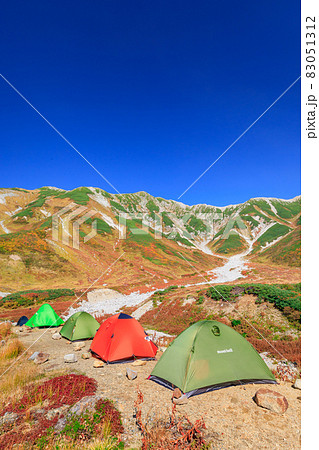 富山_紅葉する絶景立山と雷鳥沢キャンプ場 83051312