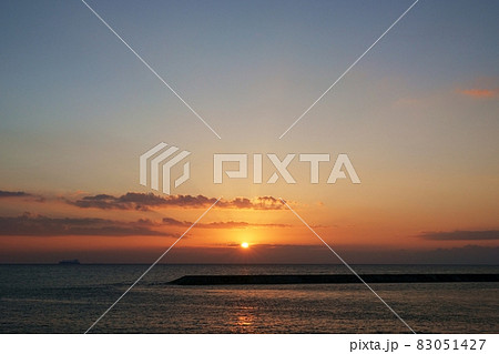 秋の夕空と海 秋の夕空と海 83051427