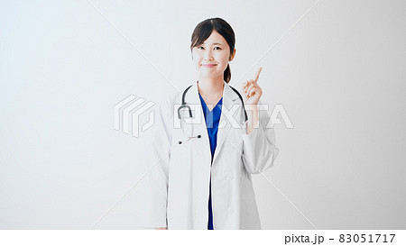 説明をする医者 イメージ 説明をする医者 イメージ 83051717