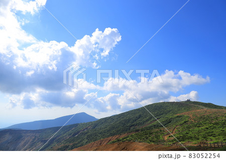 蔵王山と蔵王の御釜 83052254