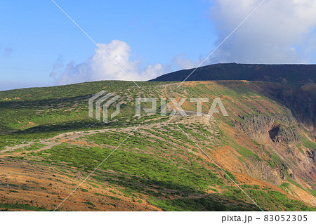 蔵王山と蔵王の御釜 蔵王山と蔵王の御釜 83052305