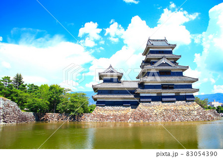 松本市、国宝松本城の風景 松本市、国宝松本城の風景 83054390