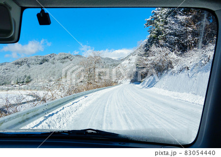 雪道の運転 83054440