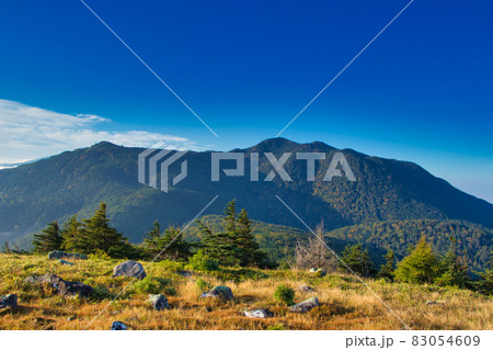八ヶ岳 双子山の山頂からの北横岳・大岳 八ヶ岳 双子山の山頂からの北横岳・大岳 83054609