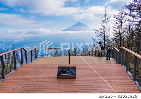 (山梨県)FUJIYAMAツインテラス(セカンドテラス)から見る富士山 (山梨県)FUJIYAMAツインテラス(セカンドテラス)から見る富士山 83055829