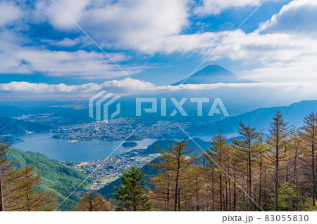 (山梨県)FUJIYAMAツインテラス(セカンドテラス)から見る富士山 (山梨県)FUJIYAMAツインテラス(セカンドテラス)から見る富士山 83055830