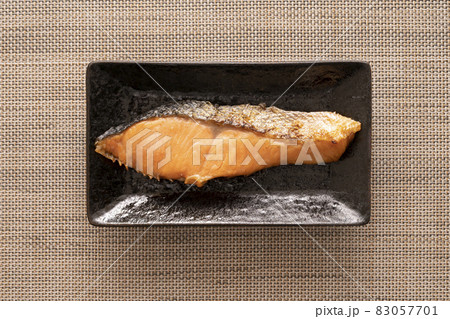 鮭の塩焼き 83057701