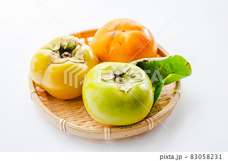 カゴに盛った太秋柿 カゴに盛った太秋柿 83058231