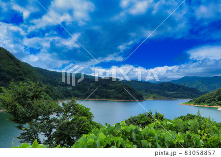 月山湖と湯殿山 月山湖と湯殿山 83058857